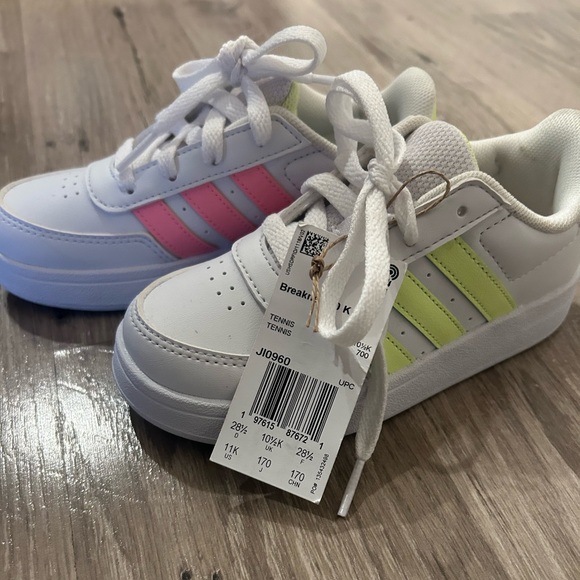 Adidas Kids White and Pink Sneakers size 11 NWT - Picture 1 of 5
